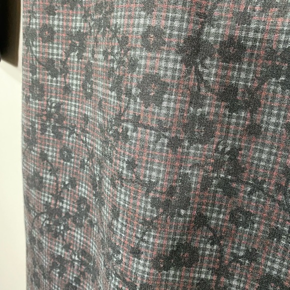 Zara S Fitted Dress Black Floral Plaid 
Back zip 
Long sleeve 
Modest yet sexy - Picture 2 of 7